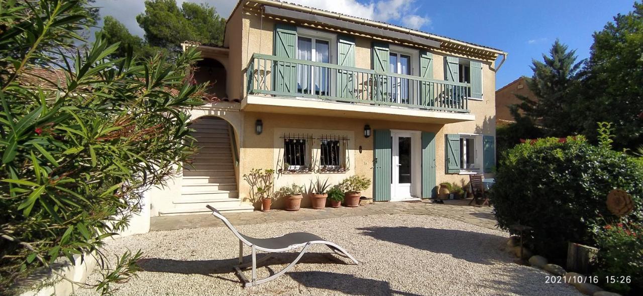 Hotel Logement dans une pinède à Lambesc Extérieur photo