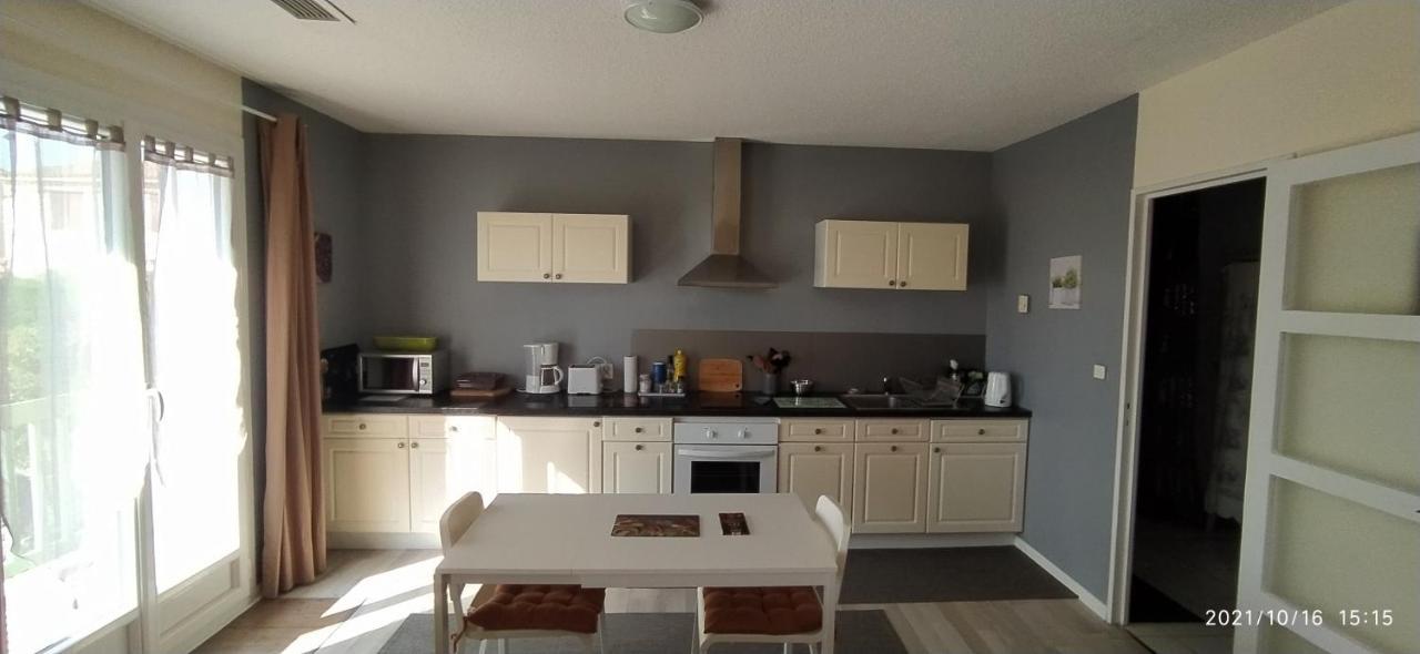 Hotel Logement dans une pinède à Lambesc Extérieur photo